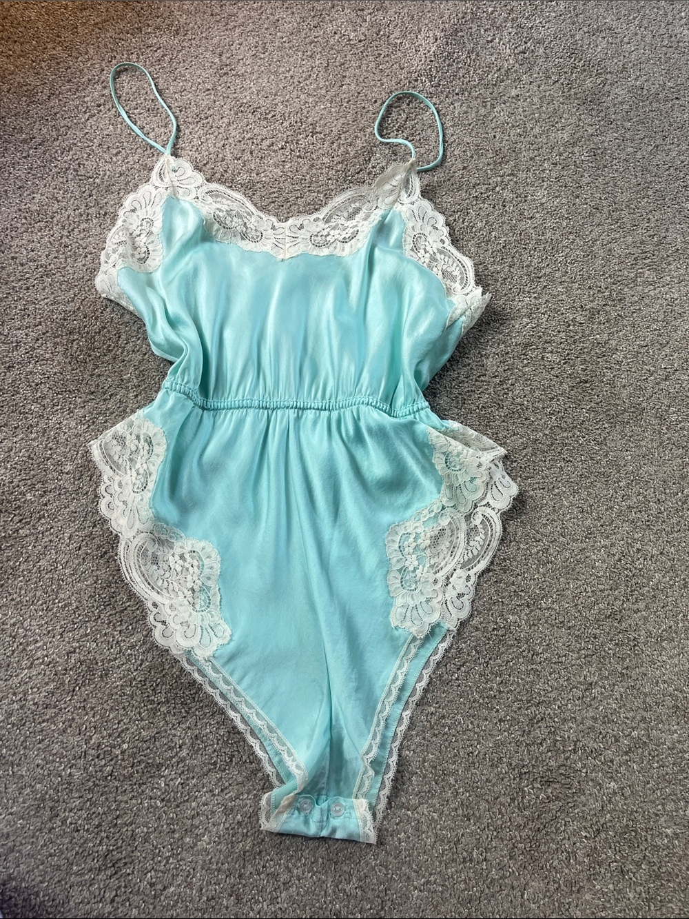 Exquisite Robin’s Egg Blue Made USA Fully Lace Trimmed 100% Silk Teddy szS